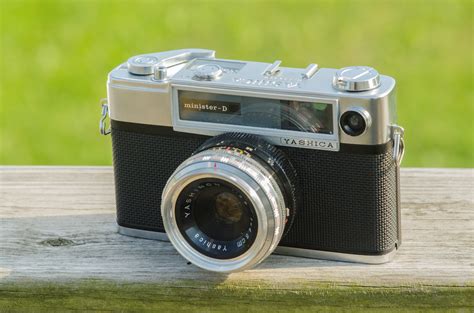 Yashica Minister D